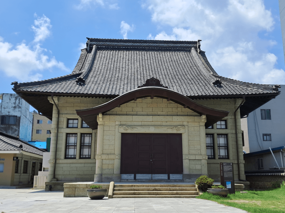 동본원사 목포별원(현. 오거리 문화센터) : 동본원사 목포별원은 1898년에 들어 온 목포 최초의 일본 불교사원이다. 현재 오거리문화센터로 사용되고 있다.